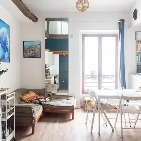 Charming For Two In The 10th Appartement