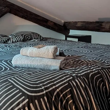 Charming For Two In The 10th Appartement *